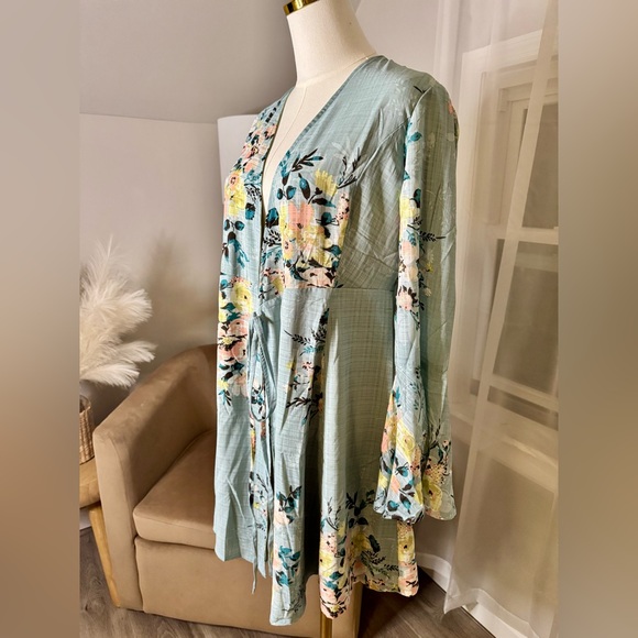 Angie | Floral Tie-Front Kimono - Picture 2 of 6
